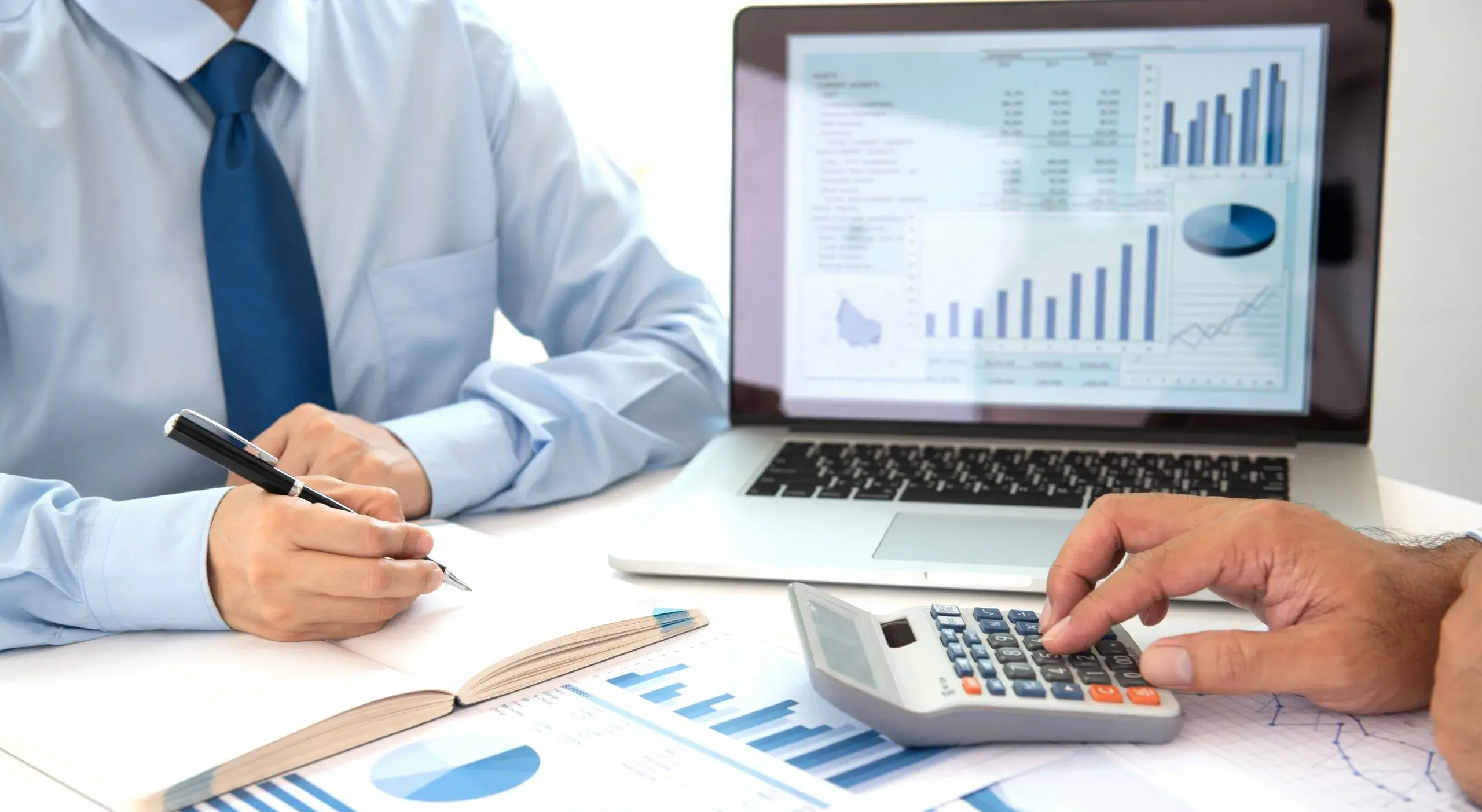 كيف يتم مسك الدفاتر المحاسبية؟ (1)