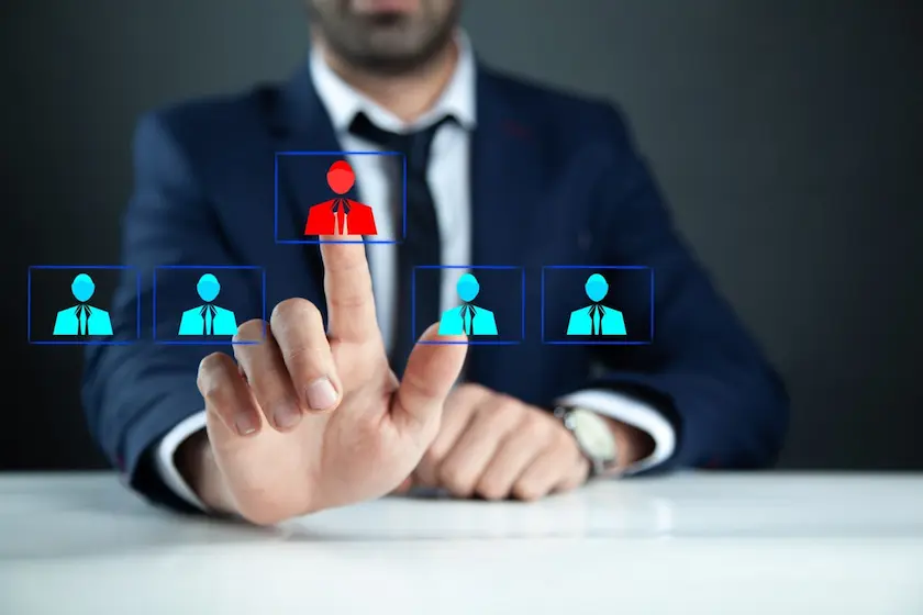 ما هو أحد عيوب التوظيف الخارجي؟ اكتشف التحديات والمخاطر المصاحبة للتوظيف الخارجي مع نصائح استراتيجية من خبراء شركة استشارات مالية وإدارية.