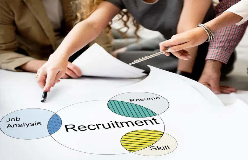 ما هي العوامل التي تؤثر على التوظيف؟