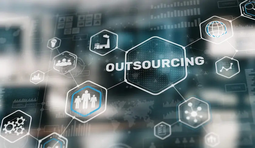 مزايا التوظيف الخارجي