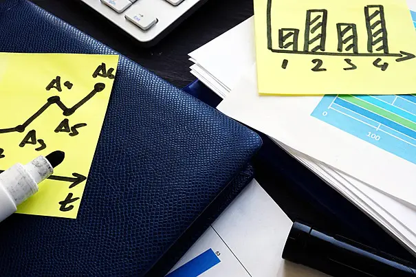 ما مراحل وضع استراتيجية التوظيف؟